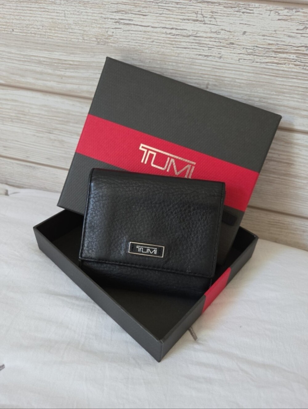 TUMI Black Leather Tri-fold Wallet with box